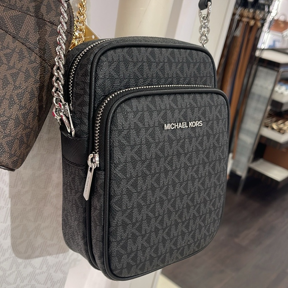 MICHAEL KORS Jet Set Travel Medium Logo Crossbody Flight Bag
Black
NWT - Picture 1 of 16